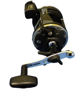 Magda Pro Line Counter Levelwind Trollingrolle, klein, schwarz/silber, MA-30DLX - Bild 1 von 7