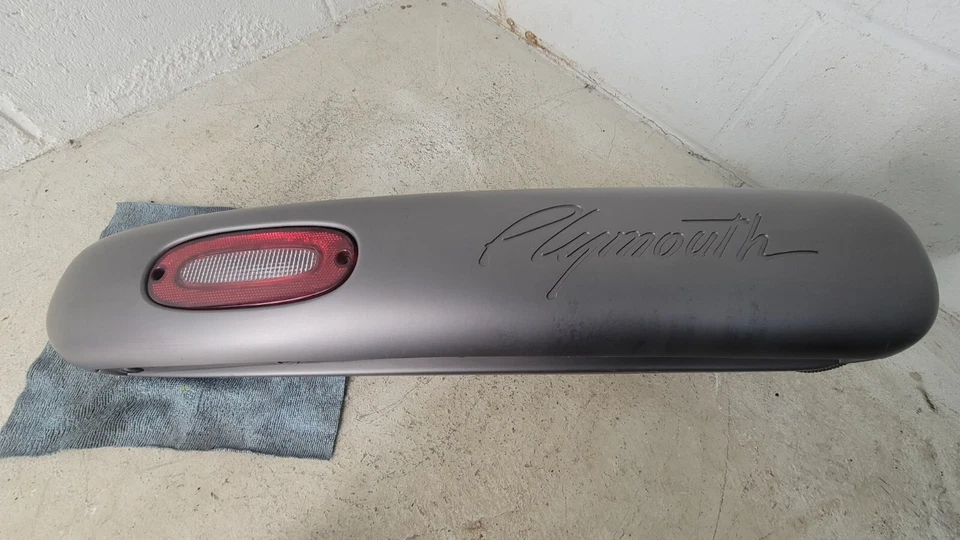 97-02 PLYMOUTH CHRYSLER PROWLER OEM GRIS PARACHOQUES TRASERO IZQUIERDO BISEL DE LUZ TRASERA Foto 1 de 4