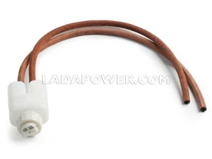 Lada Niva Brake Fluid Reservoir With Lid Sensor And Two 670mm Hoses - Picture 1 of 2