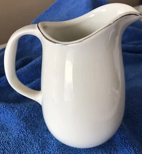 BALLERINA VON UNIVERSAL Krug Ironstone 6 3/4" cremefarben silberner Rand gebraucht, in einwandfreiem Zustand - Bild 1 von 5