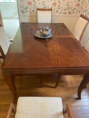 Mesa de comedor de madera, marrón, a la venta Foto 1 de 4