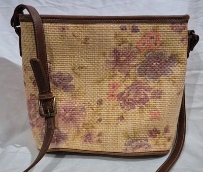 Bolso Bandolera Relic By Fossil Floral Pintado a Mano y Tejido Correa de Cuero Foto 1 de 4