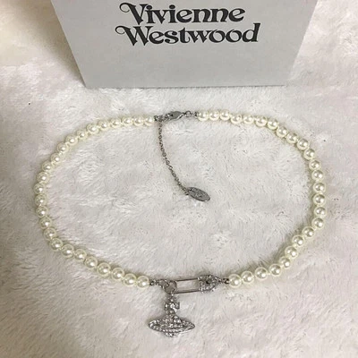 Gargantilla Vivienne Westwood Orb Collar Blanco 1 Fila Perla Plata con Cordón Foto 1 de 4