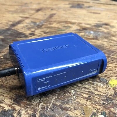 TRENDnet TE100 (TE100S5) 5-Ports External Switch & Power Cord - Image 1 of 3