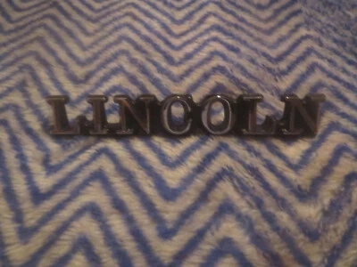 NOS 1981 1982 LINCOLN CONTINENTAL TOWN CAR "LINCOLN" TRUNK DECKLID EMBLEM NEW - Image 1 of 3