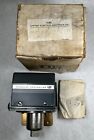 NEW United Electric Controls Co. Type J300 9950-144 0-20 PSI Pressure Controller