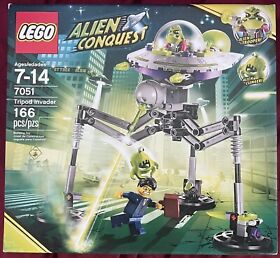 Lego (7051) - Space - Alien Conquest - Tripod Invader - New in Near Mint Box!!