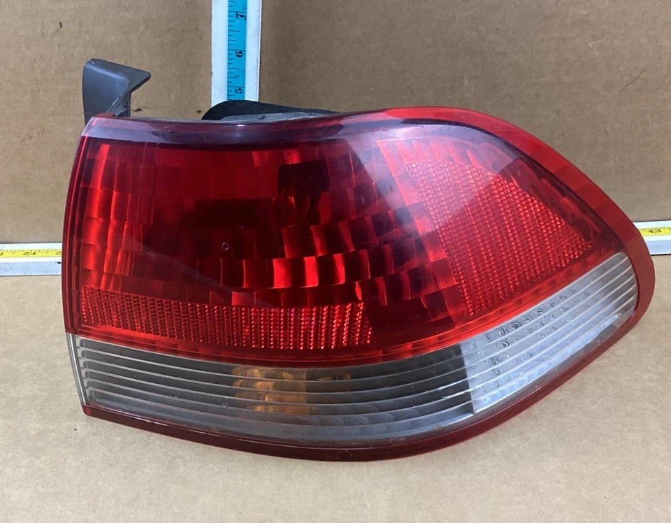 Luz trasera derecha del lado del pasajero Honda Accord 2001-2002 OEM Foto 1 de 4