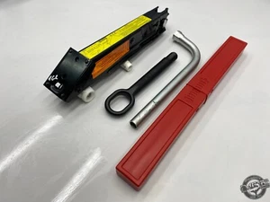 Audi A8 A8 L S8 2011-2018 gato de repuesto de emergencia llave y triángulo de advertencia - Imagen 1 de 9
