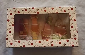 Dillards Weihnachtsborte Ornamente, Set (4) High Heels & Geldbörsen - Bild 1 von 2