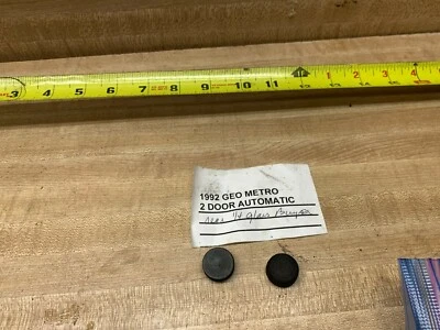 GEO METRO 1989-1994 2 PUERTAS CUARTO CRISTAL PARACHOQUES TOPES JUEGO DE 2  Foto 1 de 4