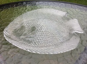 Vintage / Retro Fish Shaped Clear Pressed Glass Serving Plate 10" long - Picture 1 of 5