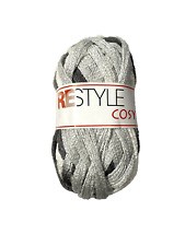 1 skin RE style cosy acrylic ruffle yarn 33 m white & grey 