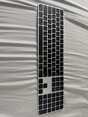 Apple Magic Keyboard Black with Touch ID and Numeric Keypad LIGHTNING - Image 1 of 4