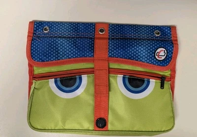 Bolsa de lápiz grande Case It P-Pod Monster verde con bolsillos se adapta a carpeta de 3 anillas  Foto 1 de 4
