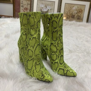 Botines Cape Robbin lima estampado serpiente talla 7 - Imagen 1 de 4