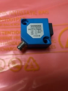SIEMENS PHOTOELECTRIC SENSOR 3RG7014-7AB00 - Picture 1 of 4