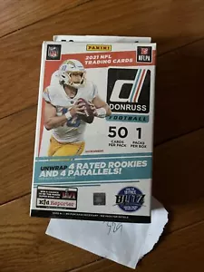 Totalmente nuevo 2021 Panini Donruss NFL caja colgante de fútbol americano 50 tarjetas en mano envío ahora - Imagen 1 de 2