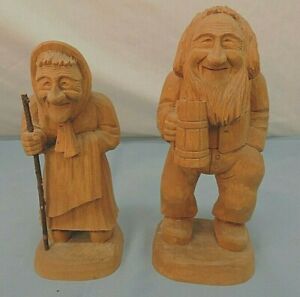 OLD WOMAN AND MAN, HANDCARVED IN WOOD, SIGNED OE ON THE BOTTOM