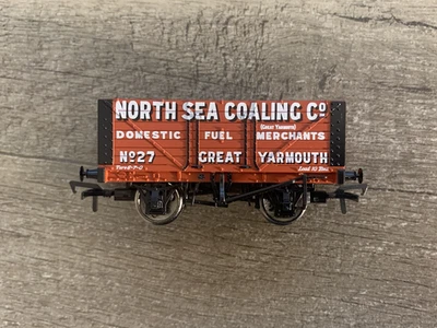 Bachmann 37-112 OO Gauge 7 Plank Wagon 'North Sea Coaling' Boxed - Image 1 of 4