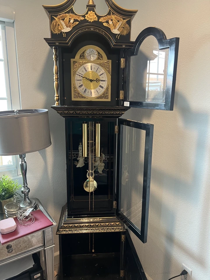 Reloj abuelo asiático vintage de laca negra  Foto 1 de 4