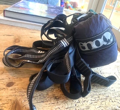 ENO SINGLE NEST HAMMOCK W/ 2 SLAP STRAPS-PREOWNED BUT EXCELLENT-GREEN/BLUE-NICE - Image 1 of 4