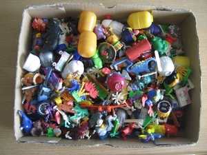 Ü-Eier Figuren Konvolut - Bild 1 von 2