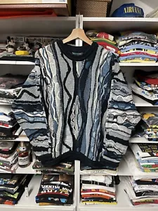 RARA SUDADERA AZUL VINTAGE Coogi (COLORIDO SUÉTER TIPO BIGGIE PEQUEÑO) M - Imagen 1 de 6