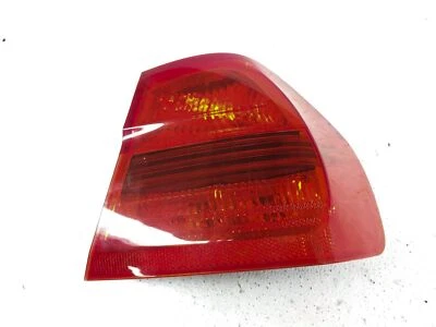 Lámpara de luz trasera de freno panel cuarto pasajero trasero sedán BMW 335I 2007-2008 Foto 1 de 4