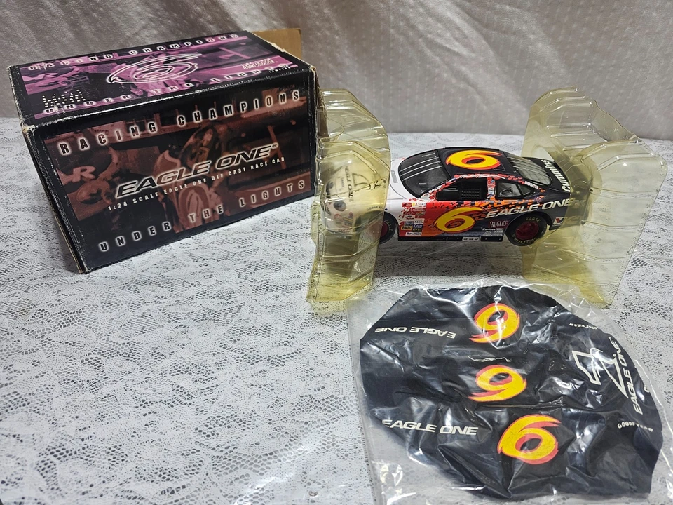 Racing Champions 1998 escala 1:24 réplica fundida a presión del Eagle One #6 de Mark Martin Foto 1 de 4