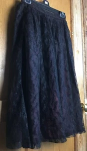 Jeffrey Rogers gonna vintage nera in pizzo foderata raso bordeaux 6-8 vita 25" UK - Foto 1 di 12