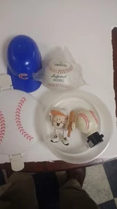 BASEBALL SAMMLERSTÜCKE (CUBS CAP, BASEBALL, BASEBALL NACHTLICHT, SPIELZEUG & HALTER - Bild 1 von 3