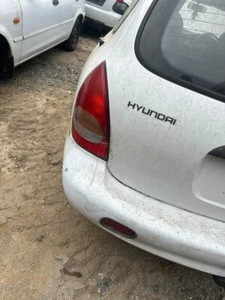 2000 Hyundai Lantra Left Passenger Taillight J2 95-00 #B607 - Picture 1 of 8