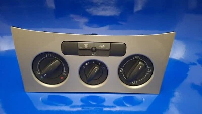 2006-07 Volkswagen Passat A/C Heater Climate Control Unit with Trim OEM - Image 1 of 3