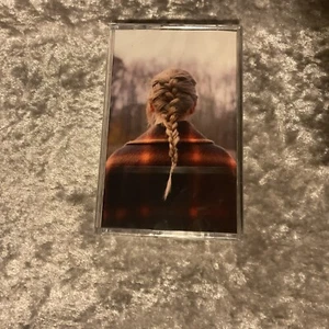 TAYLOR SWIFT CASSETTE EVERMORE- OFFICIAL Ltd Edition Grey Shell SEALED  - Picture 1 of 5