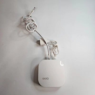 Router de malla de tres bandas de CA de segunda generación EERO B010001 Pro con cable de alimentación/ethernet  Foto 1 de 2
