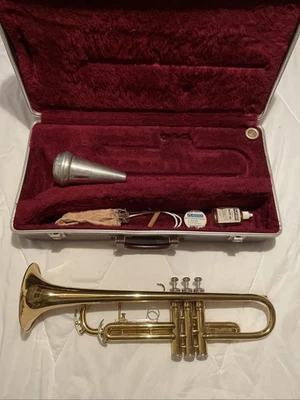 Trompeta King Cleveland 600 vintage años 70 con boquillas, accesorios y estuche Foto 1 de 4