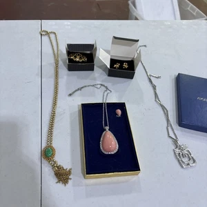 Lote de 5 piezas de joyería mixta vintage Avon. Como nuevo - Imagen 1 de 16