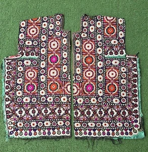 ANTIQUE COLORFUL ETHNIC HAND EMBROIDERED WAIST COAT FRONT - Picture 1 of 4