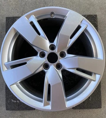 Llanta de 19" plateada OEM 59037 para Audi Q5 2018 2019 de fábrica Foto 1 de 4