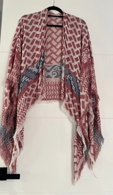 Envoltura de chal con flecos con estampado Sole Society, 100 % rayón, suave como la mantequilla Foto 1 de 4