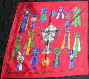 Vintage MARK CROSS Horse Ribbons & Trophy Red Silk Scarf   - Foto 1 di 6