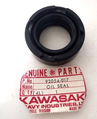 Sello de aceite Kawasaki 92054-017 KH500-A8 (1976) H1 Mach III NOS nuevo vintage Foto 1 de 2