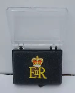 SPILLA SMALTATA HM QUEEN ELIZABETH II EIIR ROYAL CYPHER - Foto 1 di 1