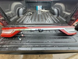 2017-2020 LINCOLN CONTINENTAL REAR TRUNK LID TAILLIGHT TAIL LIGHT W/ CAMERA OEM - Picture 1 of 8