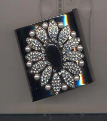 PULSERA BRAZALETE KENNETH LANE ANCHO CRISTAL TRANSPARENTE IMITACIÓN PERLAS Foto 1 de 2