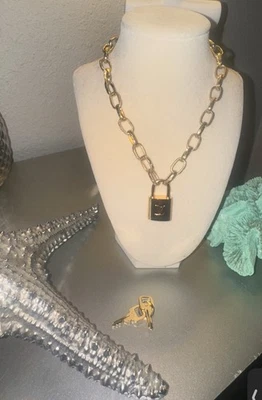 Auténtico collar de cadena Louis Vuitton con cerradura y llave enchapado en oro sin marca Foto 1 de 2