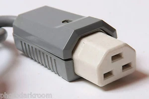 Electrodoméstico de 3 clavijas moderno a cerámica de 6 caras y 3 ranuras - 10/250 8953 - USADO VINTAGE - Imagen 1 de 2