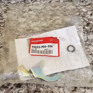 HONDA OEM ENGINE BALANCE SHAFT SEAL RETAINER 06923-P0A-306 - New Old Stock - Bild 1 von 7