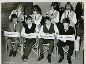 Beatles Hard Days Night on the set 1964 foto in bianco e nero dettagli nitidi - Foto 1 di 2